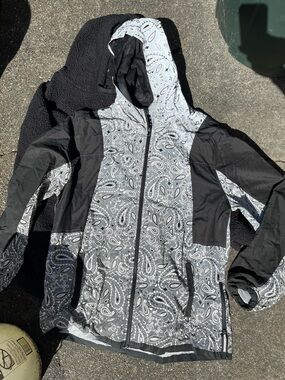 Rue21 Black & Gray Paisley Hooded Windbreaker Jacket